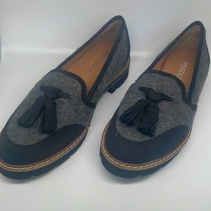 NEW Aerosoles size 5 loafers, comfortable and beautiful, gray and black NEW